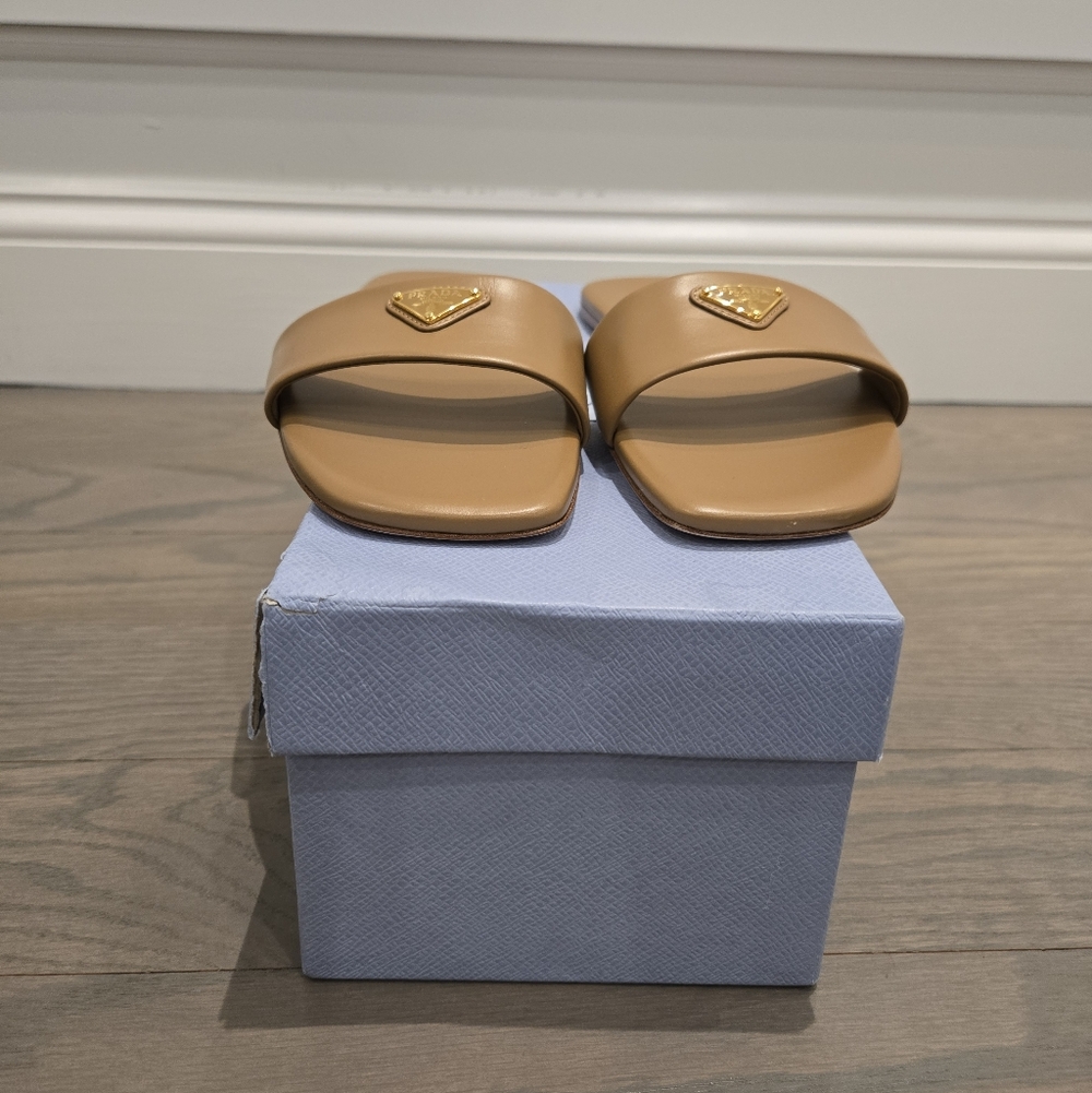 $775 Prada Triangle Logo Leather Sandals Caramel EU 37 US 7 BNIB AUTHENTIC - Picture 4 of 8